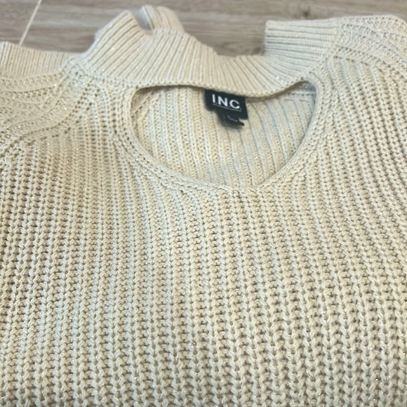 Sweater - Picture 4 of 4